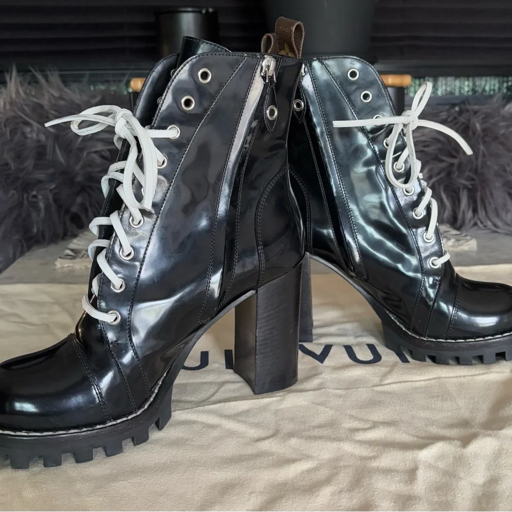LV Heart Star Trail Boots ❤️ - Picture 5 of 16